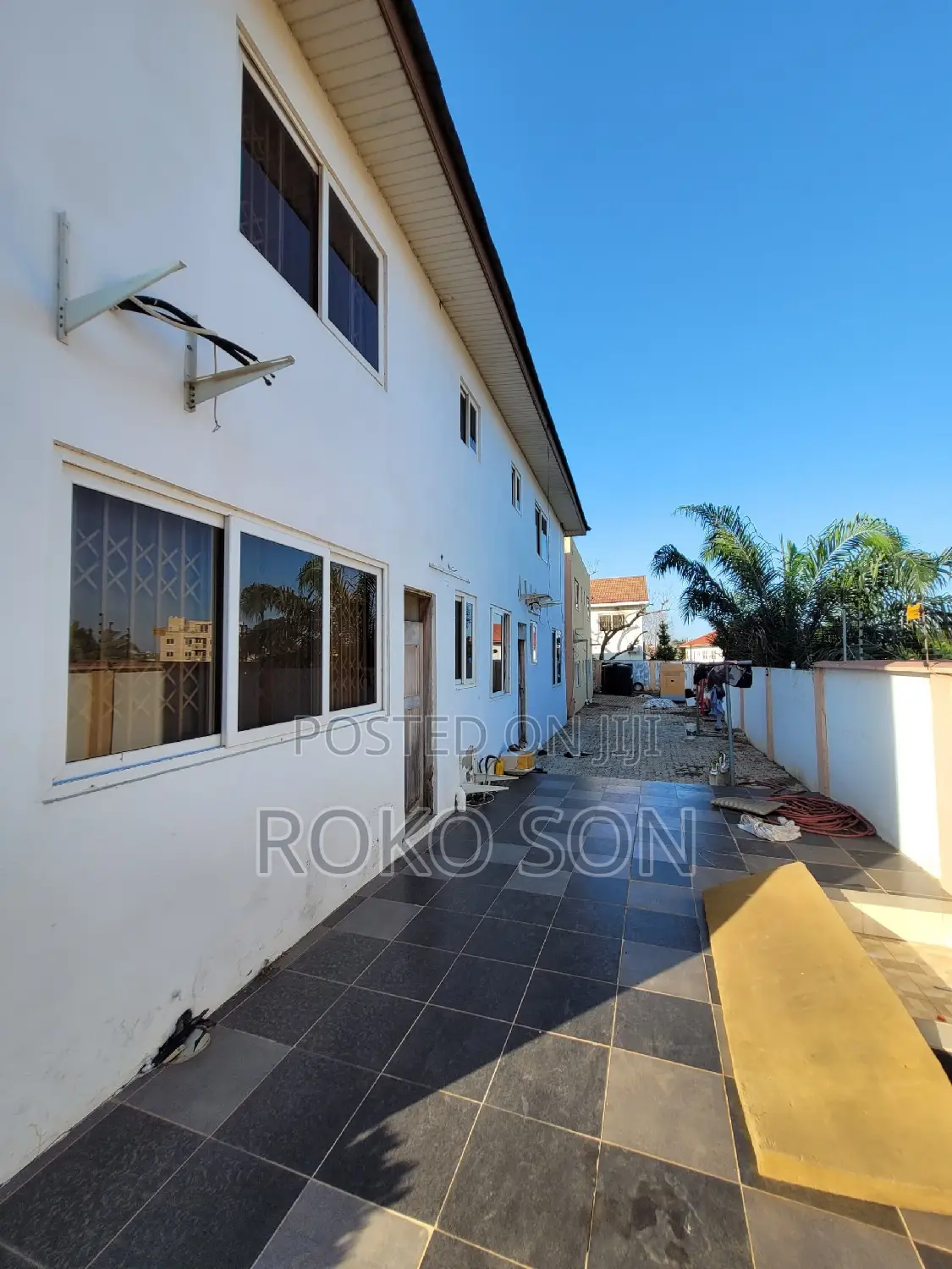 8bdrm Mansion in Dr Roko, Airport Residential Area for sale