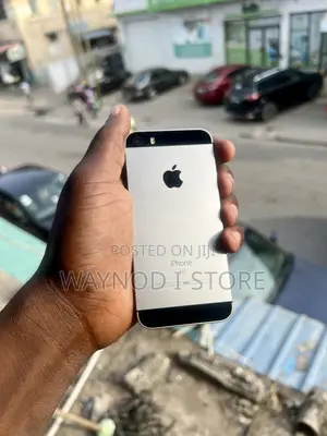 New Apple iPhone SE 32 GB Silver