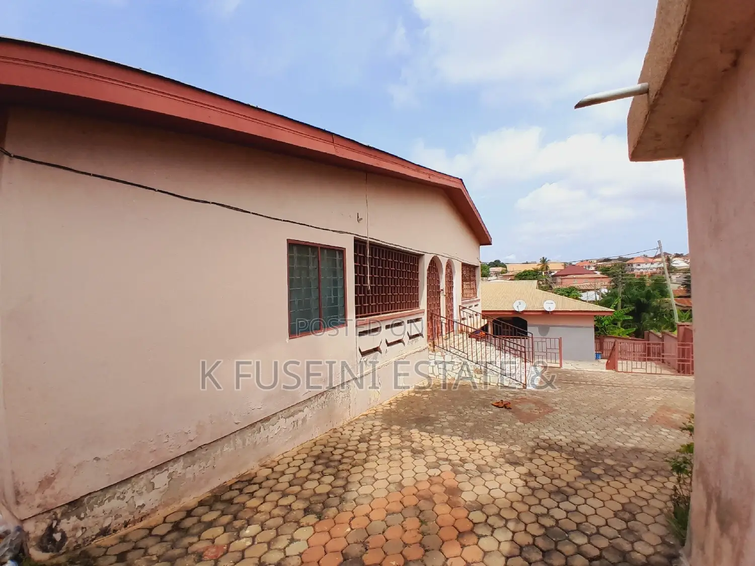 12bdrm House in K Fuseini Estate, Kumasi Metropolitan for sale
