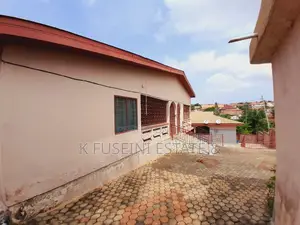 12bdrm House in K Fuseini Estate, Kumasi Metropolitan for sale