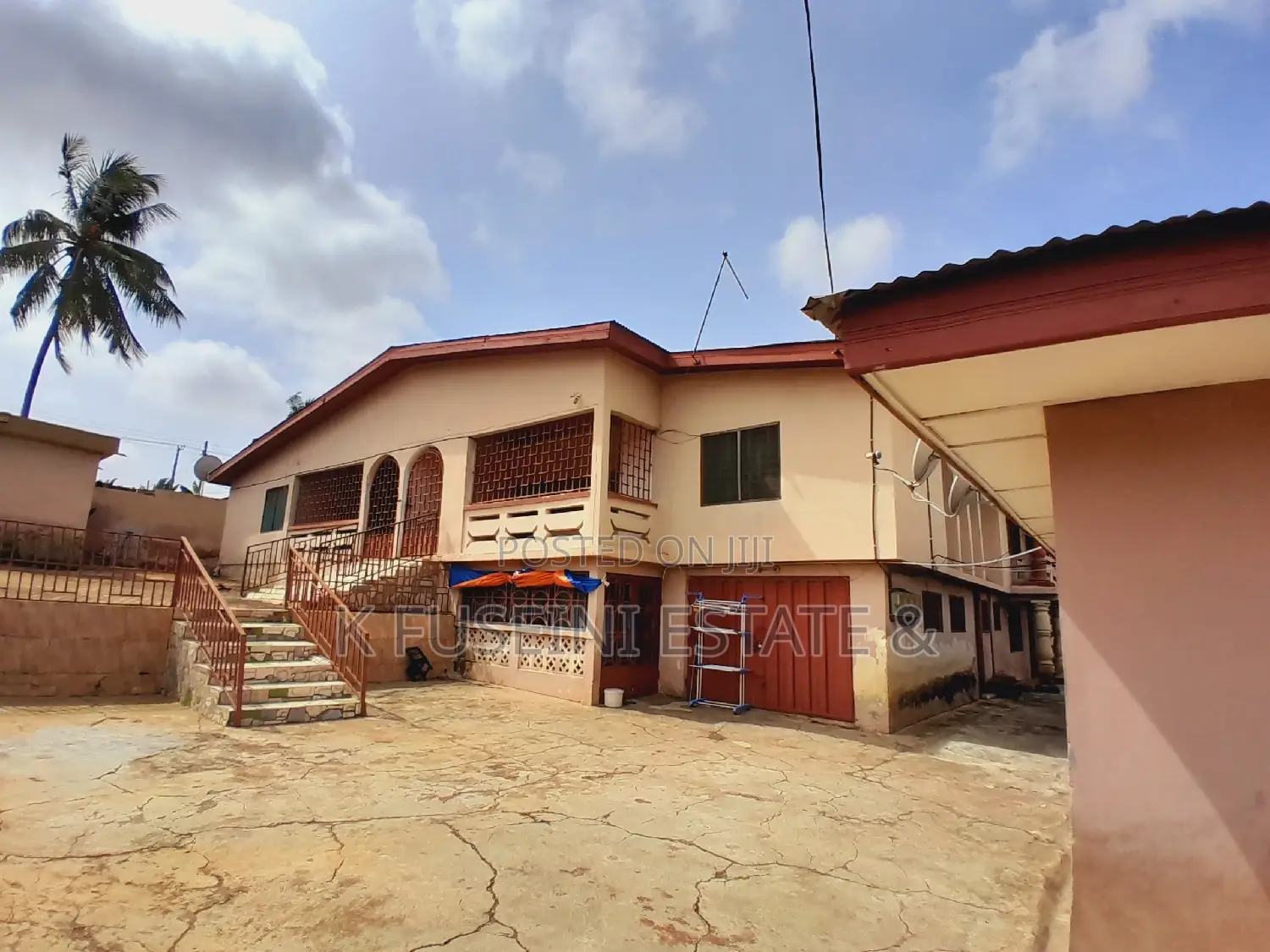 12bdrm House in K Fuseini Estate, Kumasi Metropolitan for sale