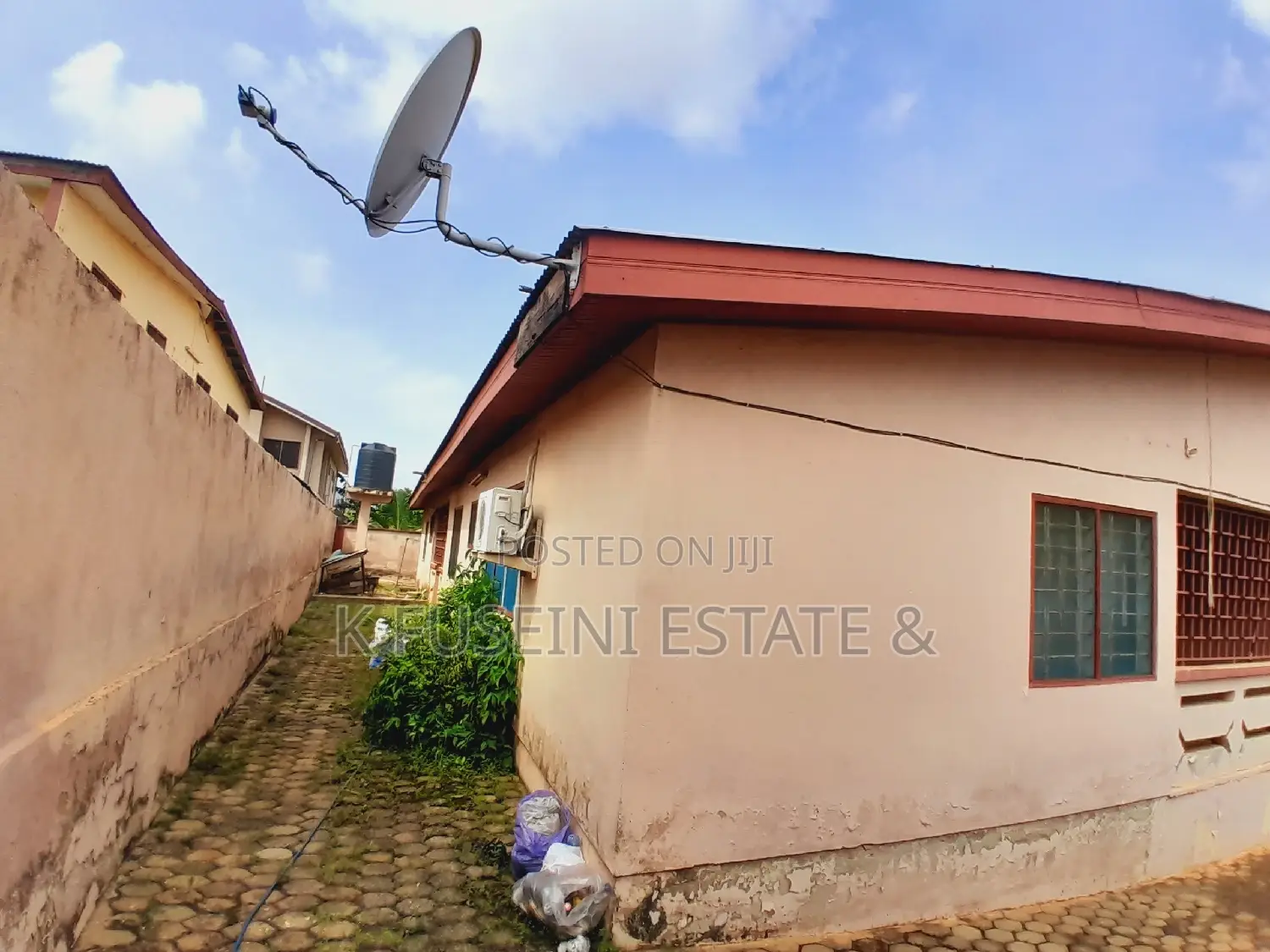 12bdrm House in K Fuseini Estate, Kumasi Metropolitan for sale