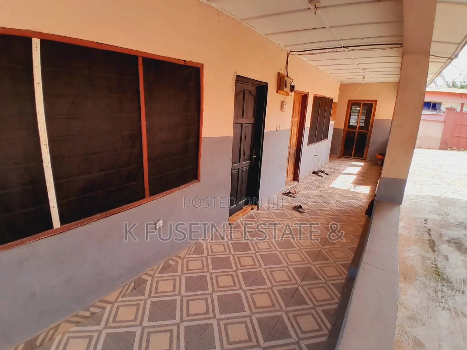 12bdrm House in K Fuseini Estate, Kumasi Metropolitan for sale