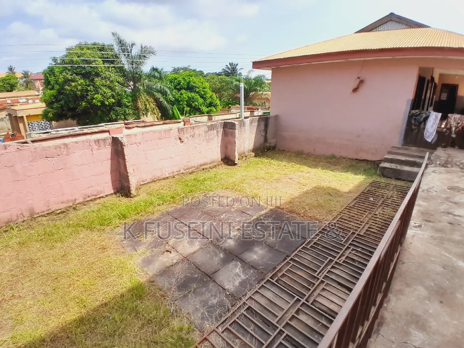 12bdrm House in K Fuseini Estate, Kumasi Metropolitan for sale