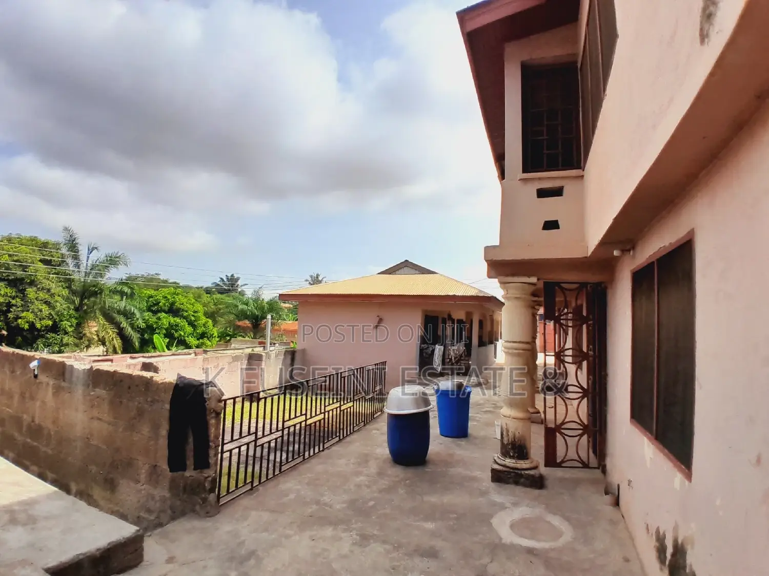 12bdrm House in K Fuseini Estate, Kumasi Metropolitan for sale