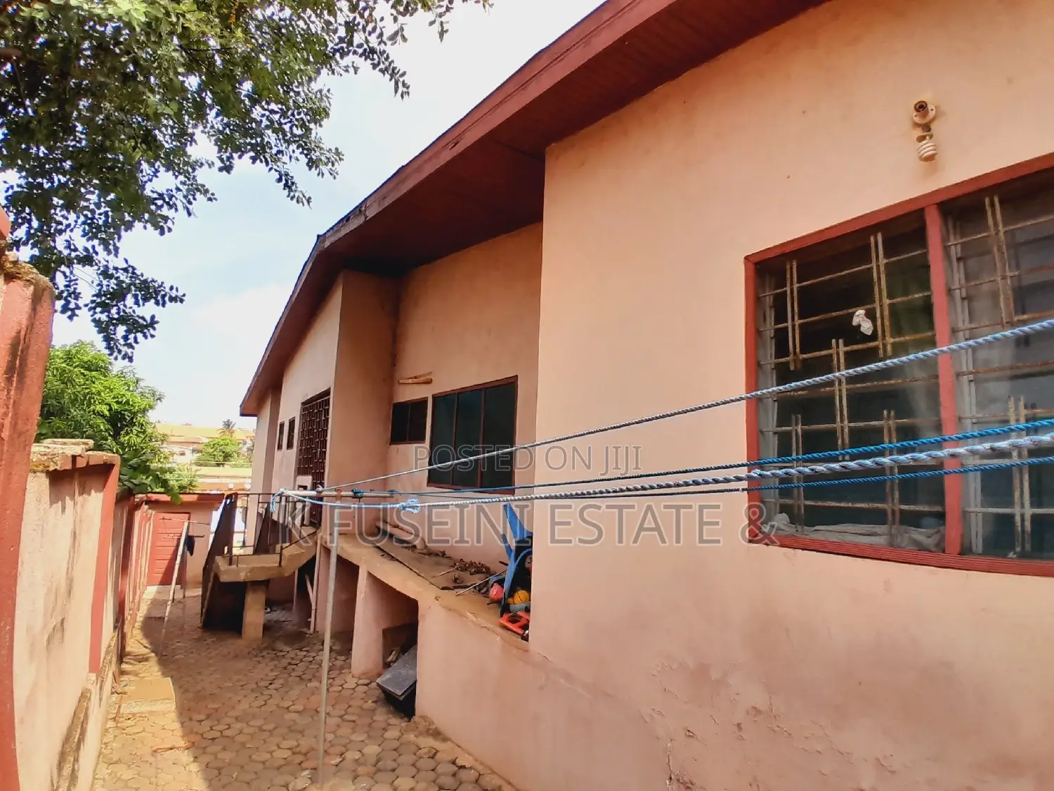 12bdrm House in K Fuseini Estate, Kumasi Metropolitan for sale