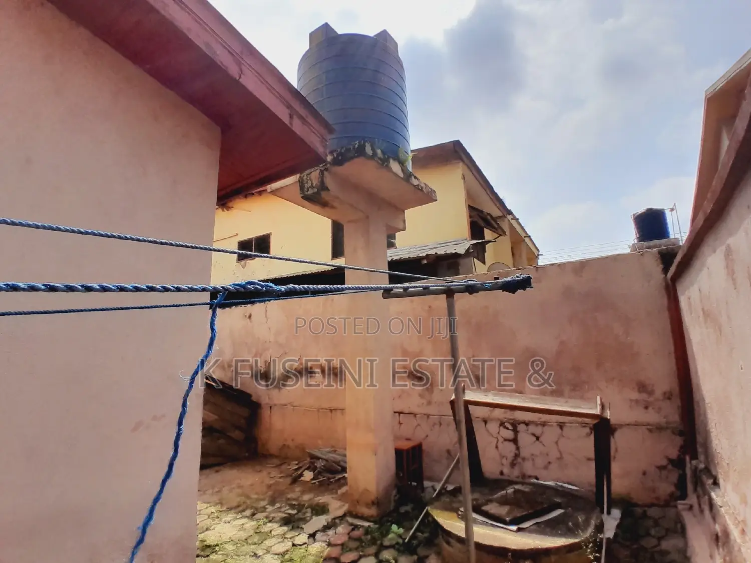 12bdrm House in K Fuseini Estate, Kumasi Metropolitan for sale