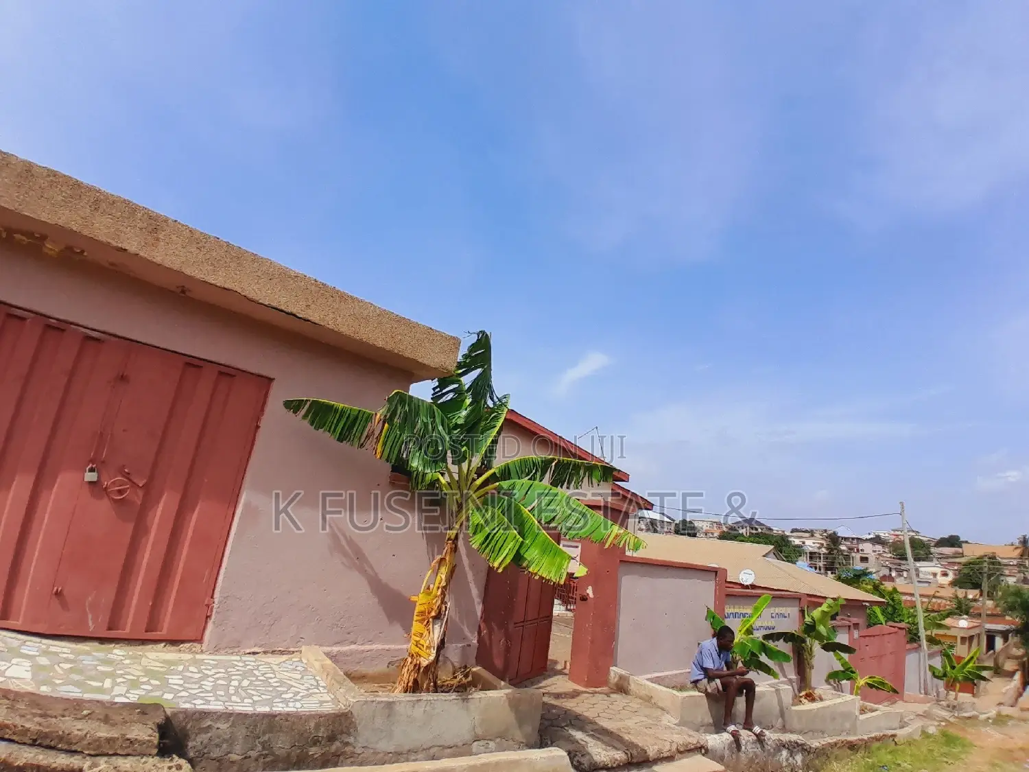 12bdrm House in K Fuseini Estate, Kumasi Metropolitan for sale