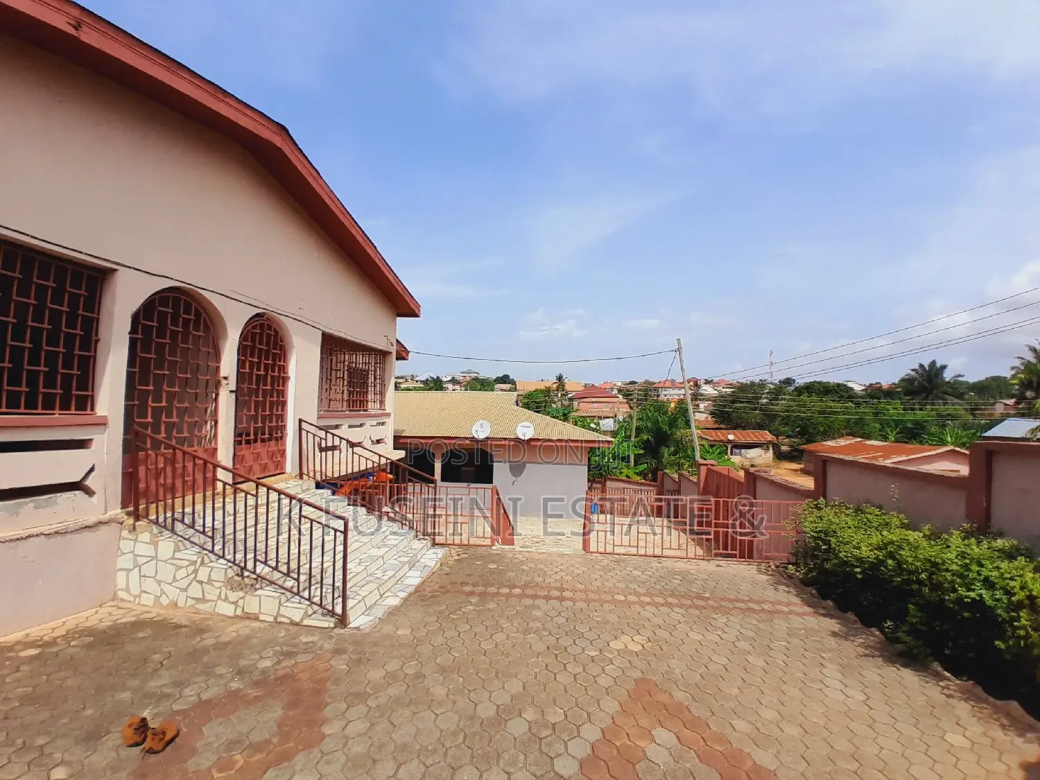 12bdrm House in K Fuseini Estate, Kumasi Metropolitan for sale