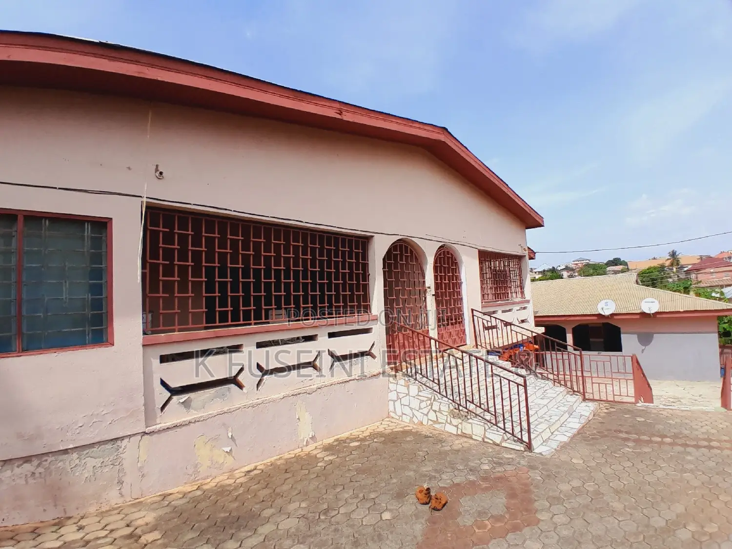 12bdrm House in K Fuseini Estate, Kumasi Metropolitan for sale