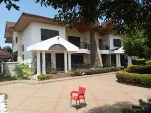 7bdrm House in Com18, Sakumono for sale