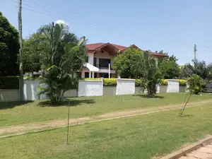 7bdrm House in Com18, Sakumono for sale