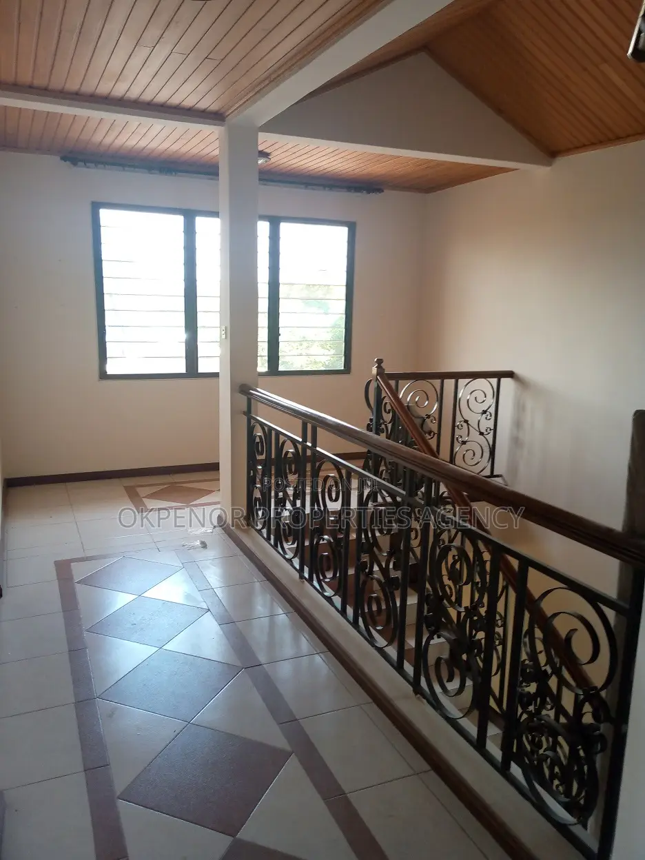 7bdrm House in Com18, Sakumono for sale