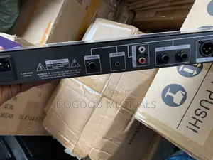 Behringer Hpa-1600 Headphone Amplifier