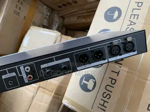 Behringer Hpa-1600 Headphone Amplifier