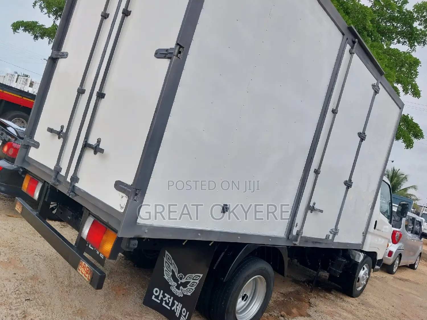 Hyundai Mighty Container