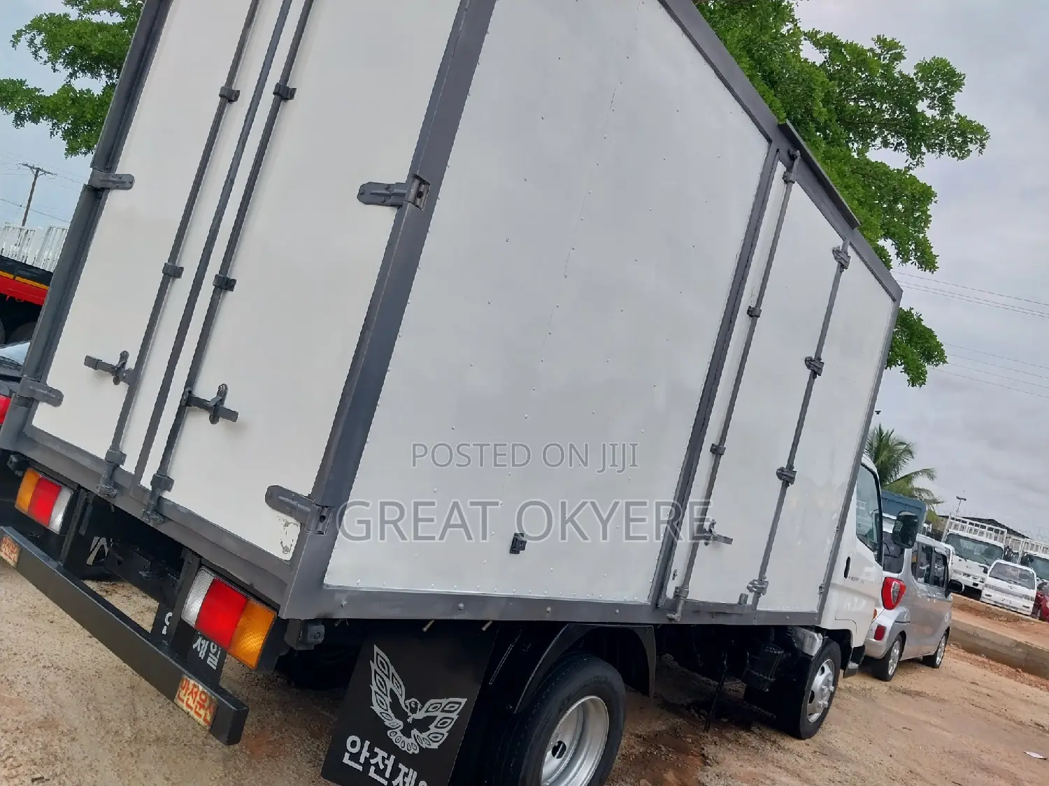 Hyundai Mighty Container