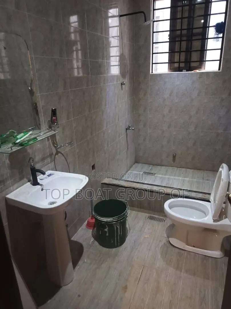 5bdrm House in Top Boat Estate, Kumasi Metropolitan for sale