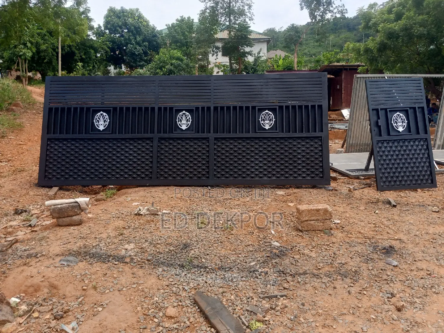 One and Half Metal Gate