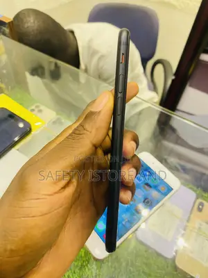 New Apple iPhone 7 32 GB Black