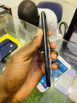 New Apple iPhone 7 32 GB Black
