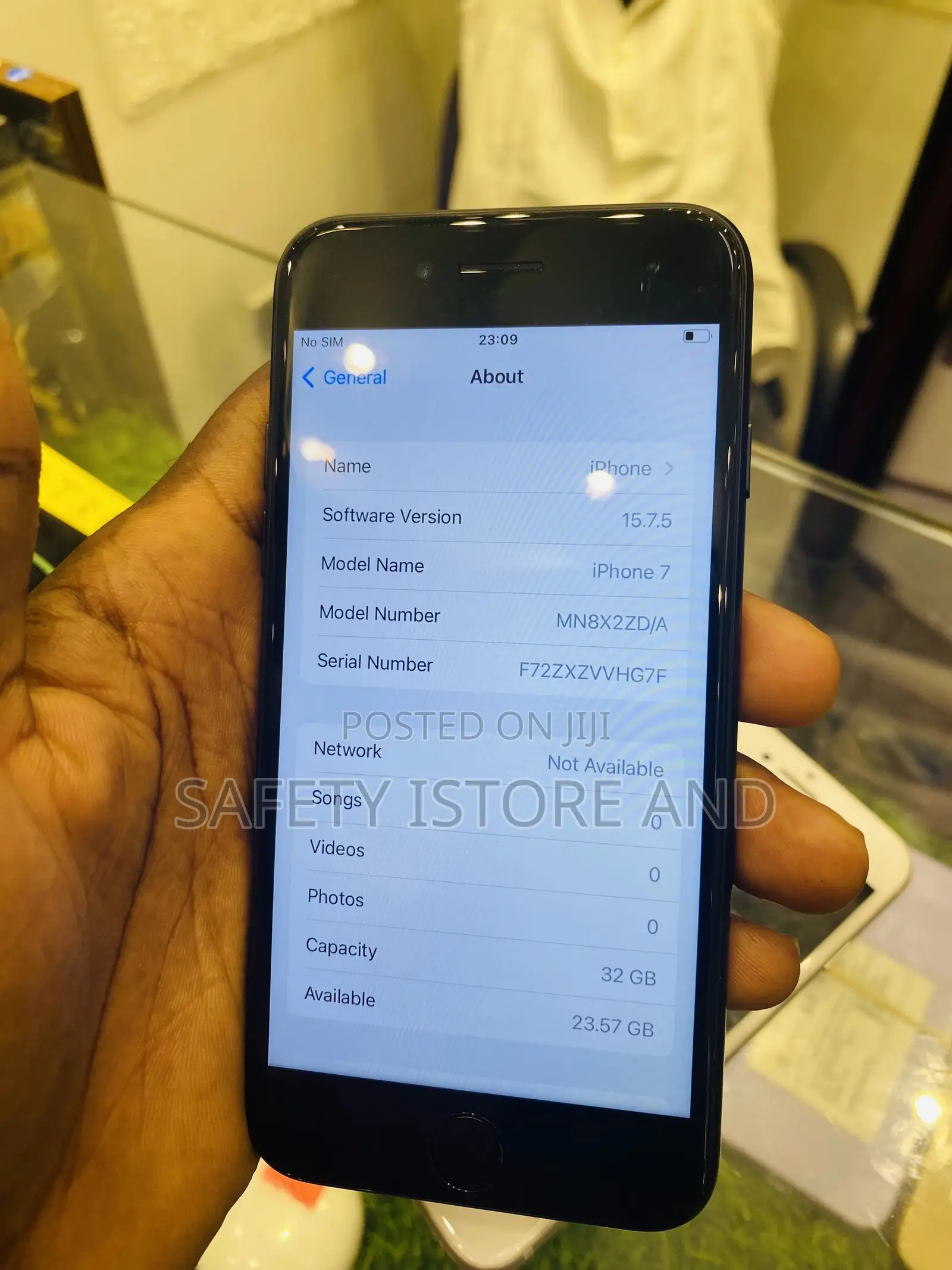 New Apple iPhone 7 32 GB Black