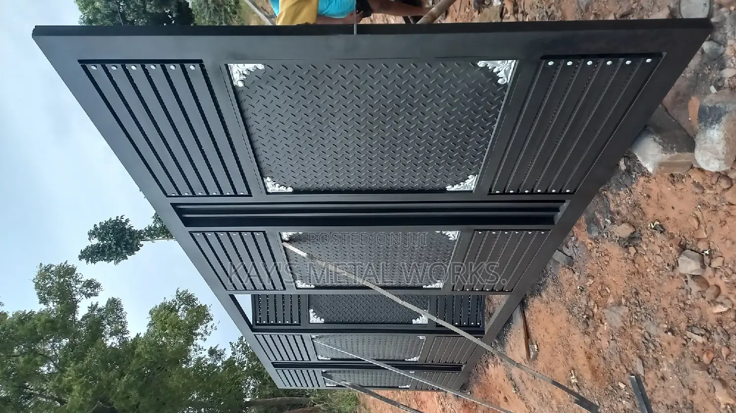 Middle Chaka Design Plate Gate.