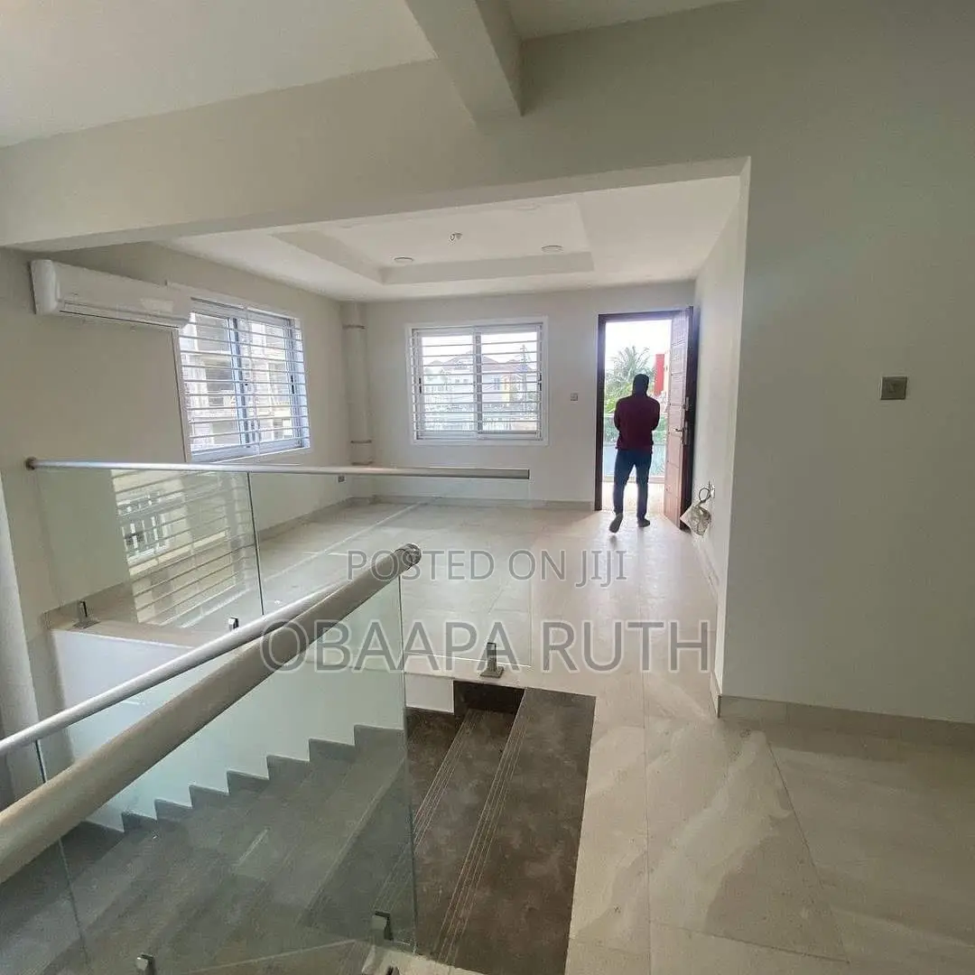 4bdrm Duplex in East Airport, Adjiriganor for sale
