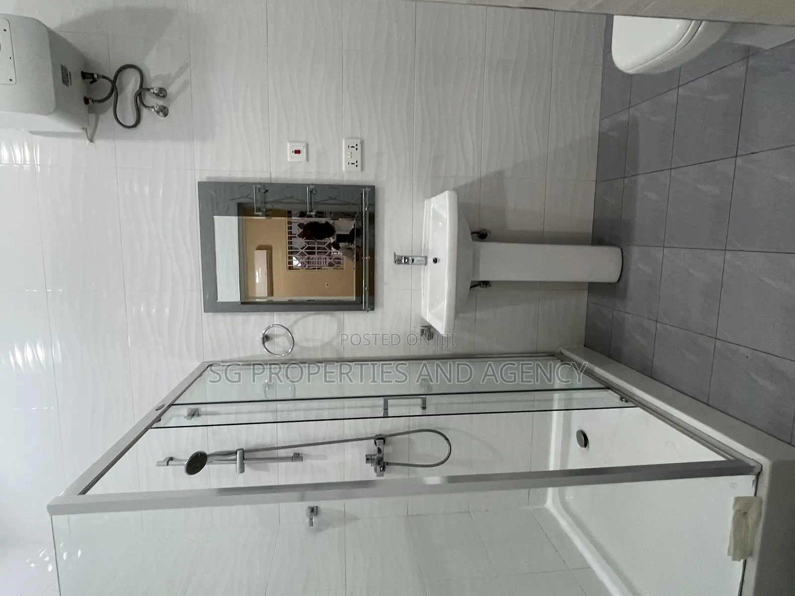 3bdrm House in Community 18, Spintex for rent