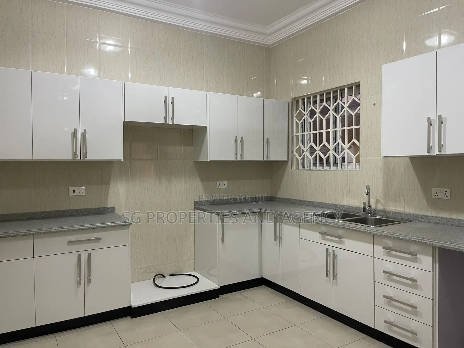 3bdrm House in Community 18, Spintex for rent
