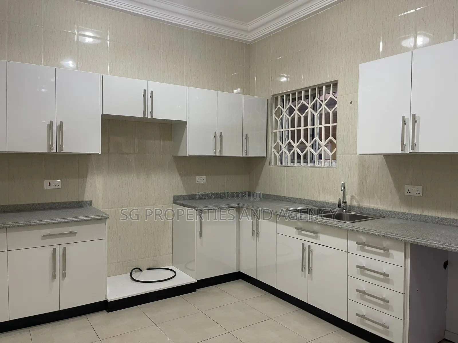 3bdrm House in Community 18, Spintex for rent