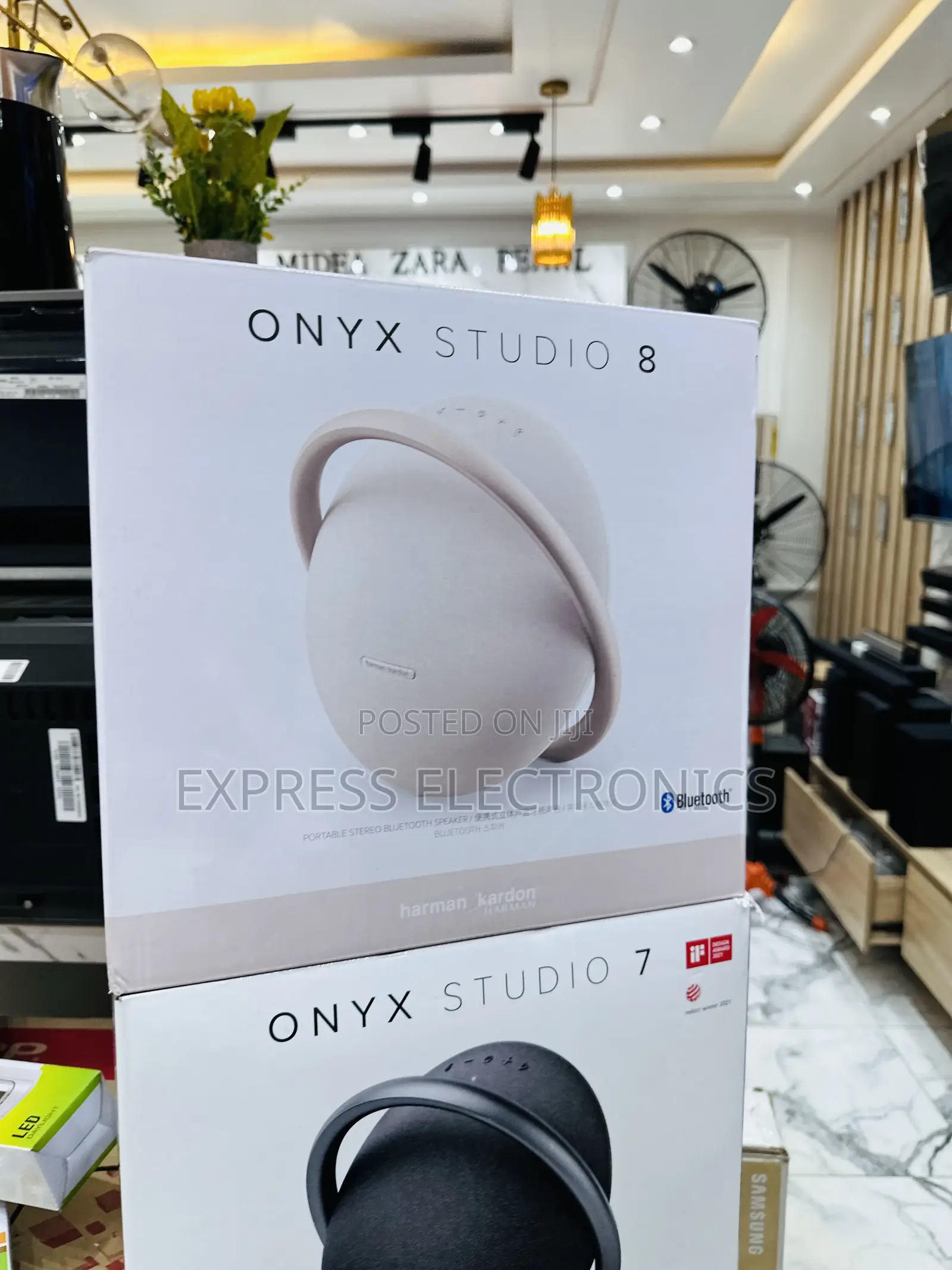 Haram. Kardon Onyx 8 Bluetooth Speaker