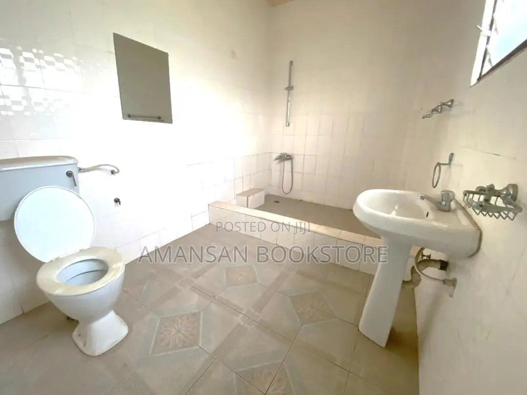 5bdrm House in New-Juaben Municipal for sale
