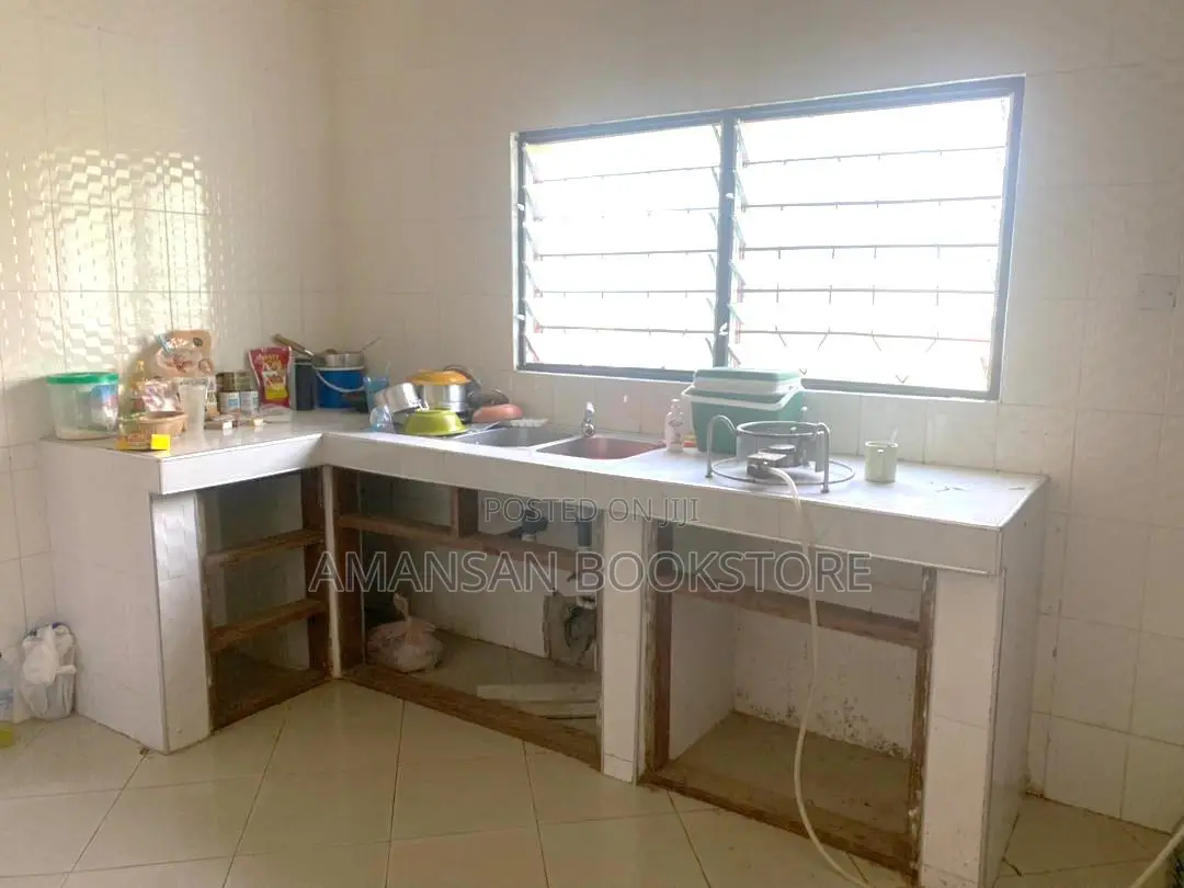 5bdrm House in New-Juaben Municipal for sale