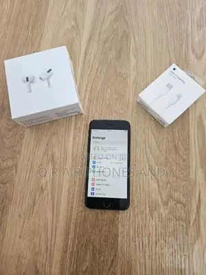 Apple iPhone SE (2020) 64 GB Black