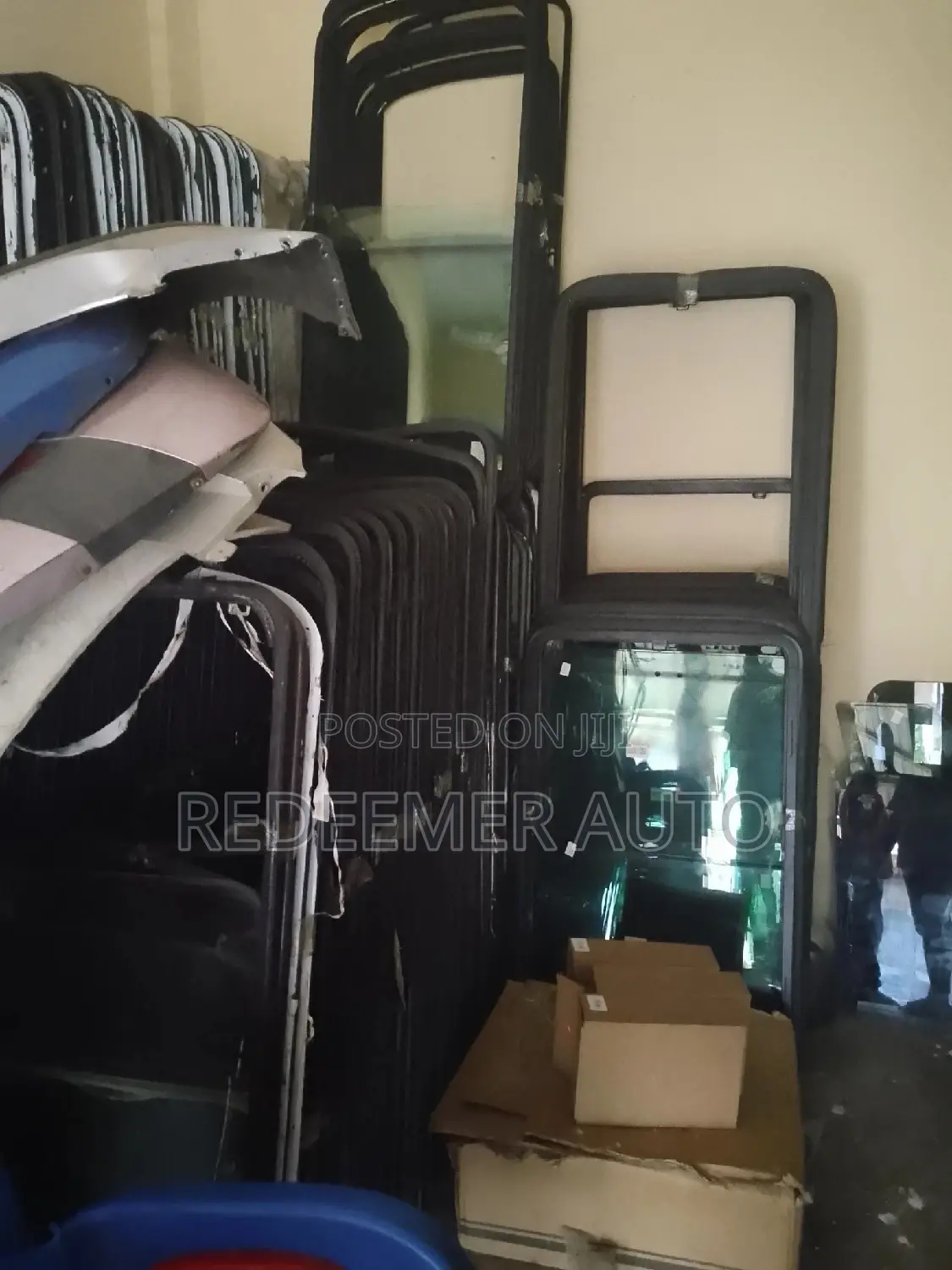 Side Glasses: Sprinter, D4d, Hiace, Stanbic, H100, H200, H1.