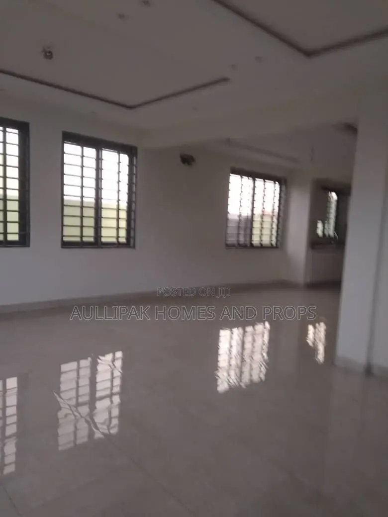 Furnished 4bdrm Penthouse in Lakeside, Accra Metropolitan for rent