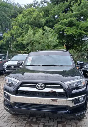 Photo - Toyota 4-Runner SR5 2022 Black
