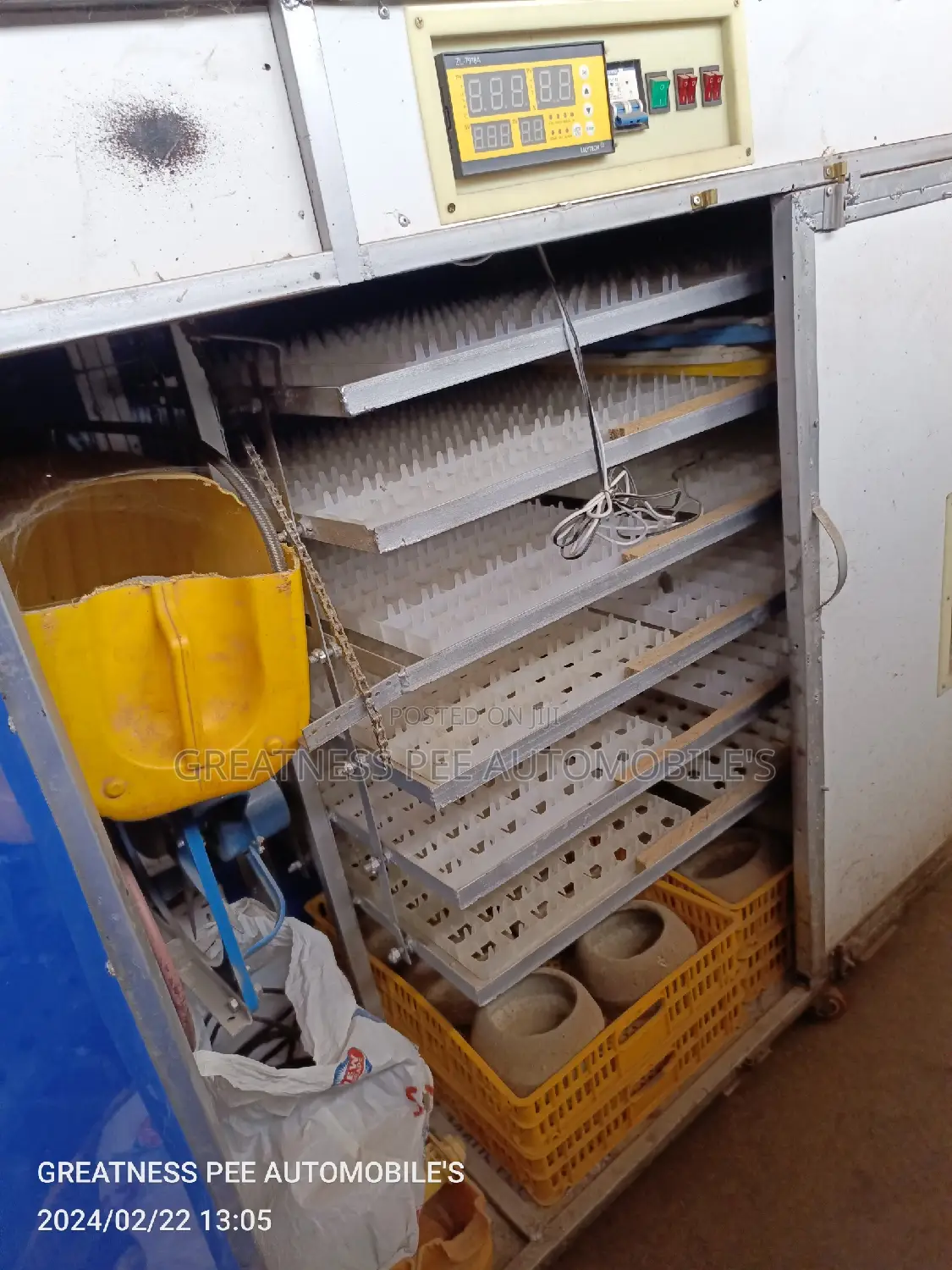 1016 Eggs Capacity Incubator