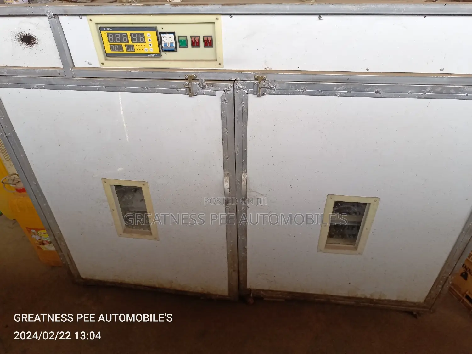 1016 Eggs Capacity Incubator
