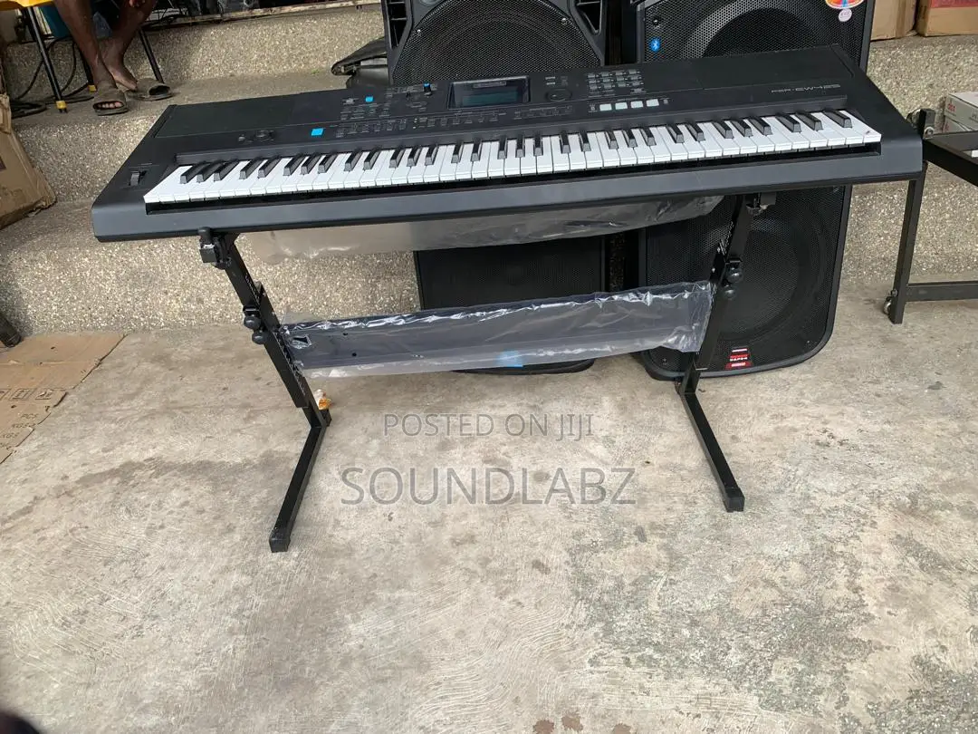 Yamaha Psr-ew425 Portable Keyboard With 76 Keys Stand