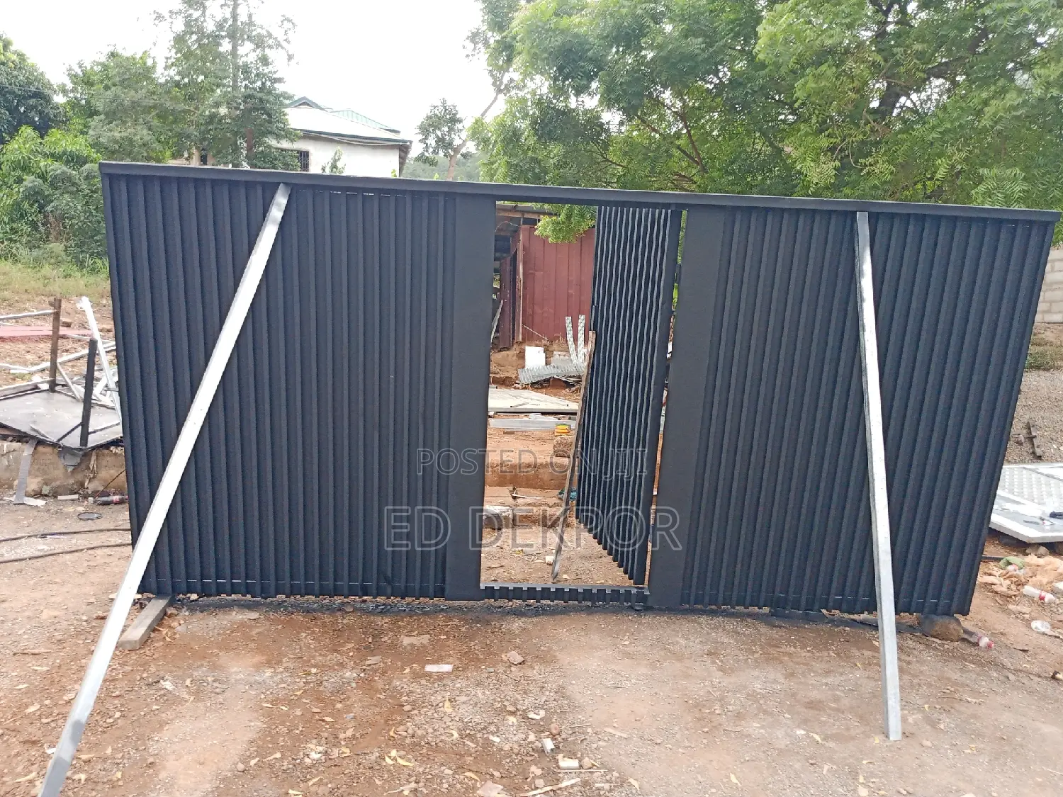 VCM Metal Gate