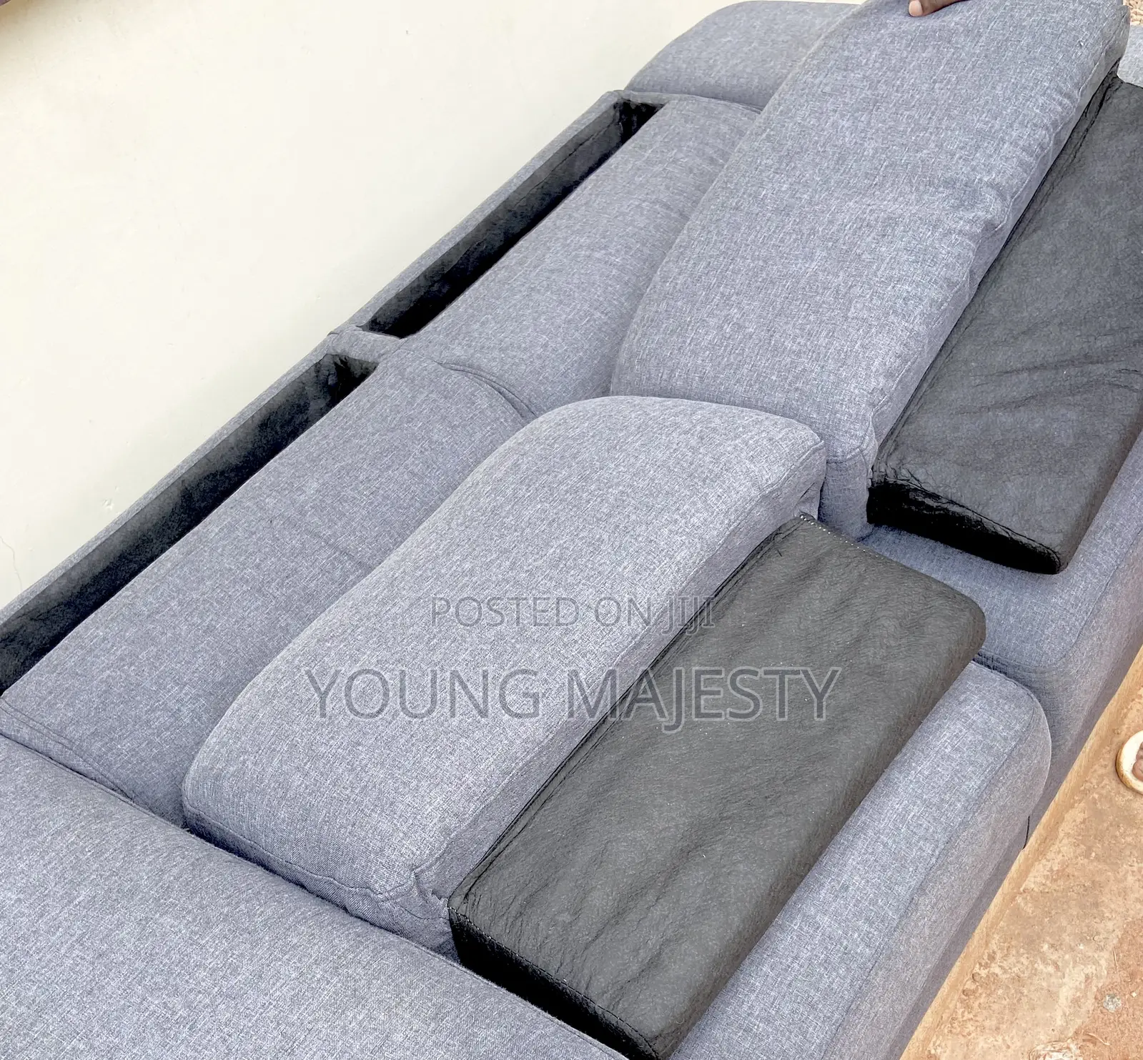 Real Cleaning Services and Removing of Dirt in Sofa