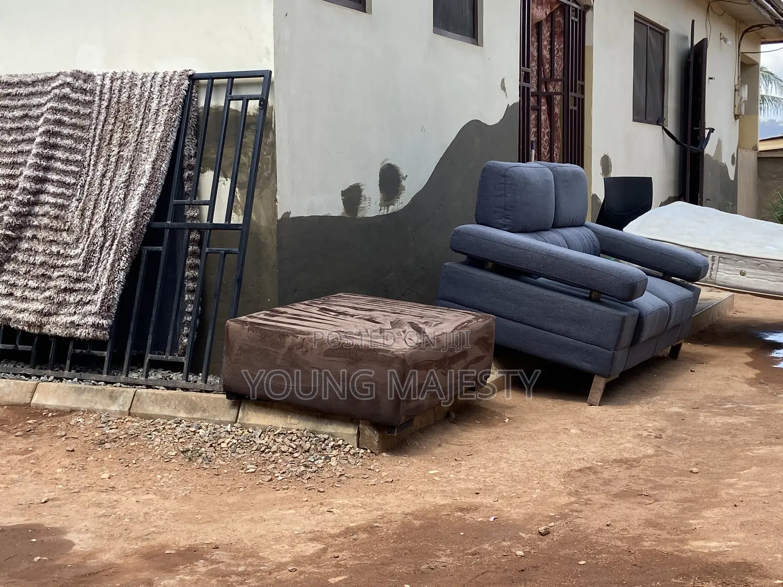 Real Cleaning Services and Removing of Dirt in Sofa