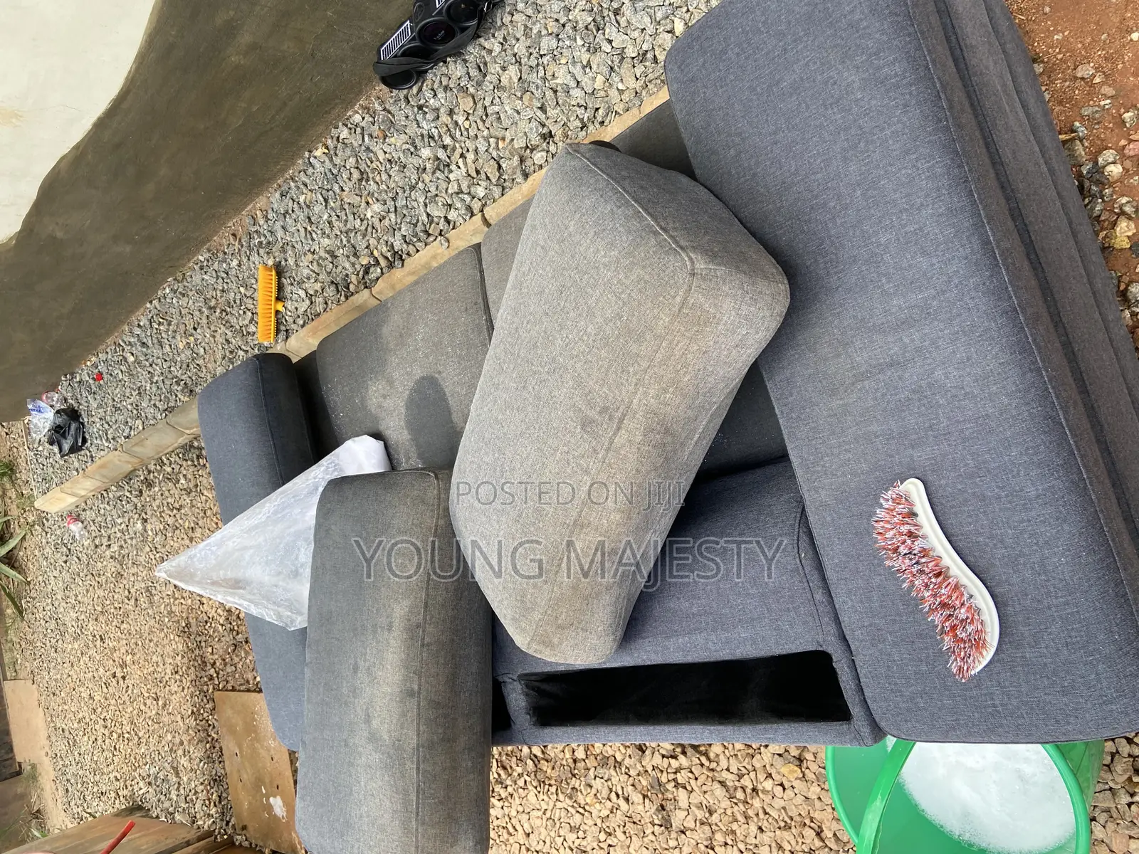 Real Cleaning Services and Removing of Dirt in Sofa