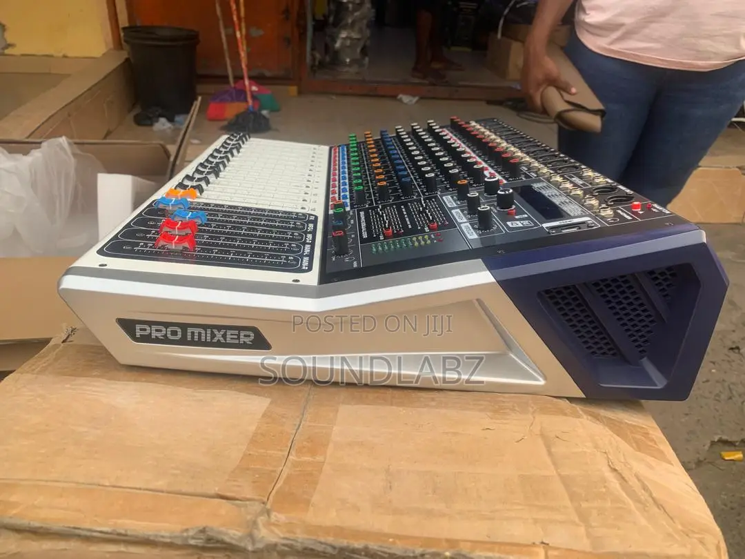 Yamaha Kv120 12-channel Analog Powered Mixer