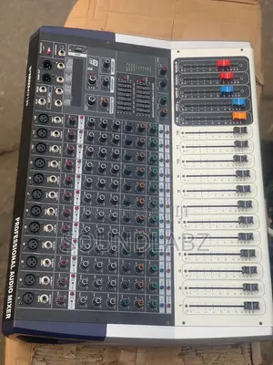Yamaha Kv120 12-channel Analog Powered Mixer
