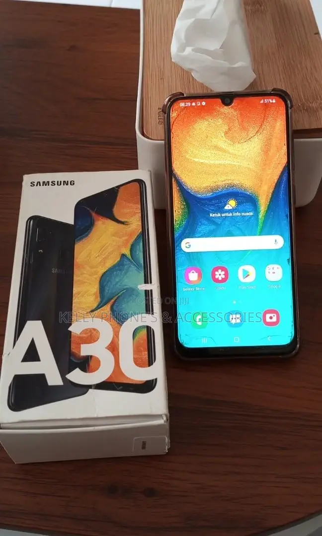 New Samsung Galaxy A30 64 GB Black