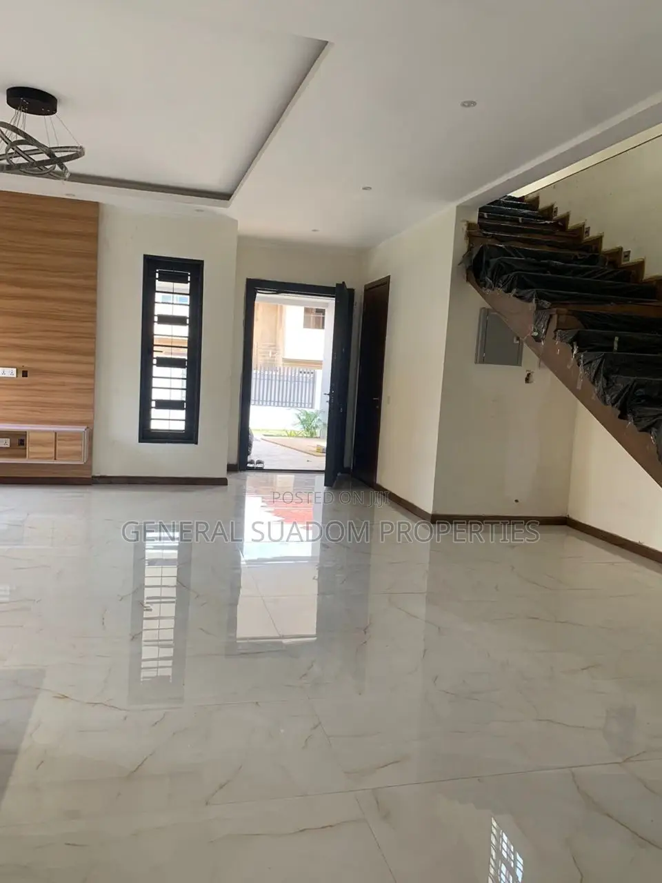 3bdrm Duplex in Suadom Properties, Ga East Municipal for rent