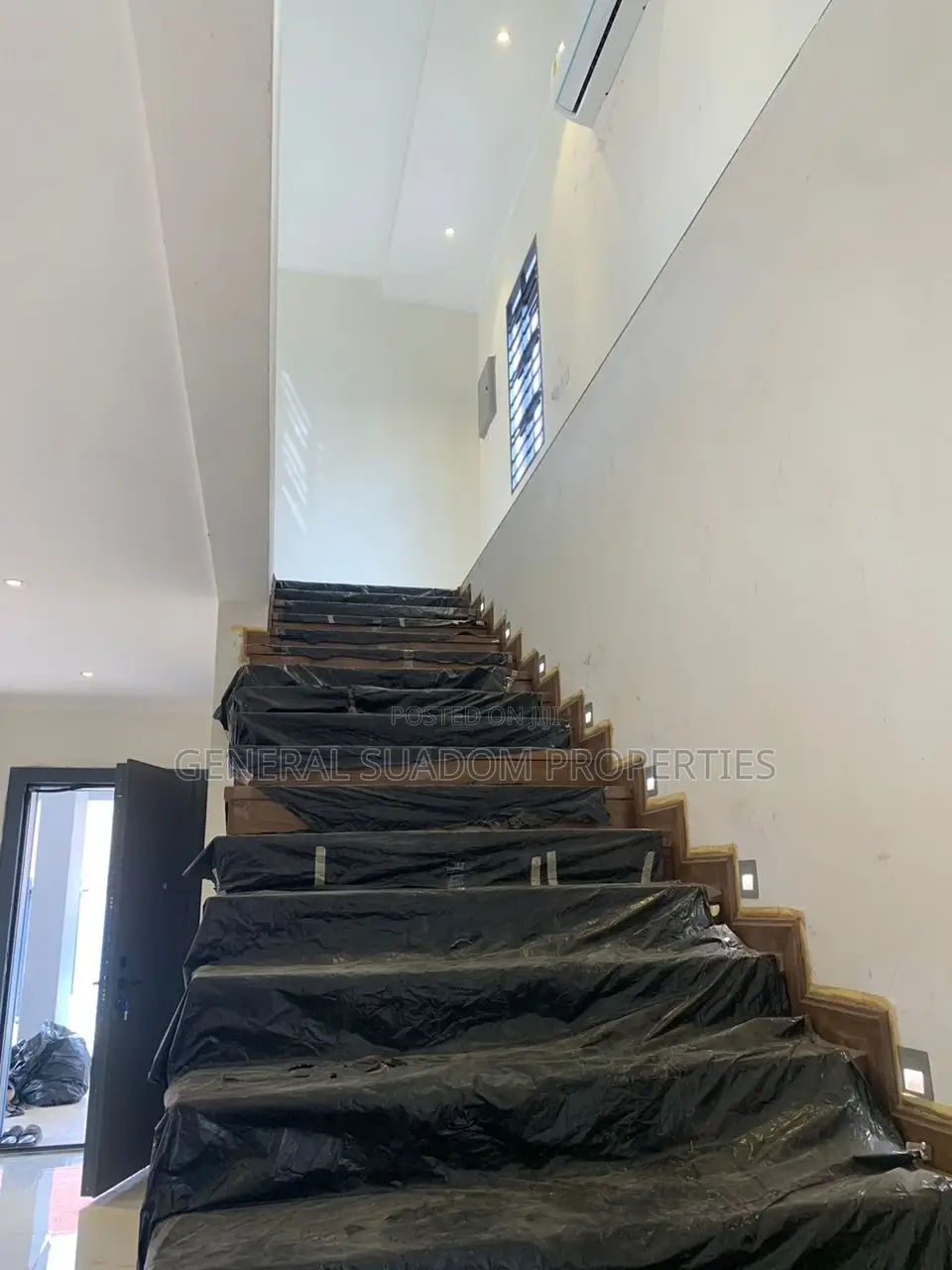 3bdrm Duplex in Suadom Properties, Ga East Municipal for rent